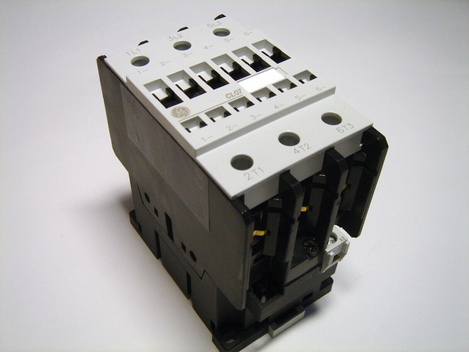 Контактор GE CL07A300MN 3P 65A 230V AC 