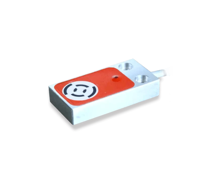 Индуктивен датчик  PNP ID56P1E1L STSelectronics 